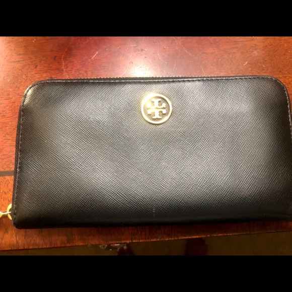 Handbags - Tory Burch Robinson zip leather wallet